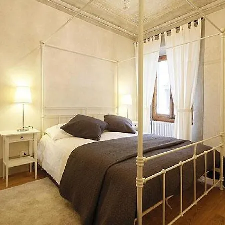 Boboli Frescoes Apartment *